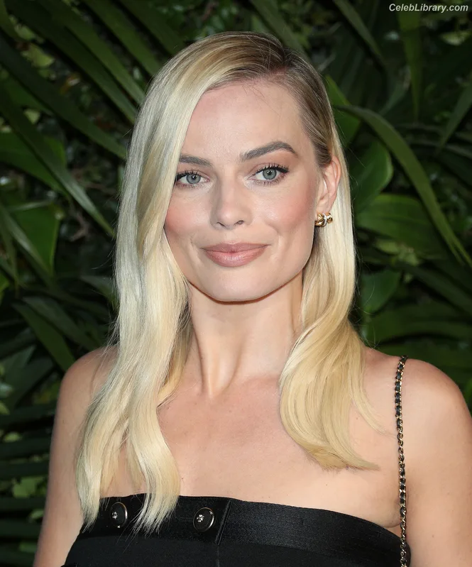 Margot Robbie photo 11 of 2576