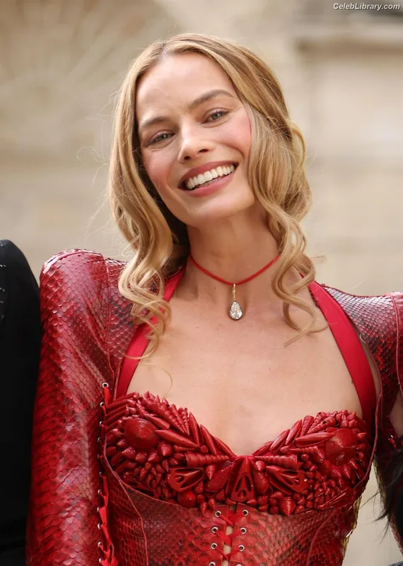 Margot Robbie photo 4 of 2576