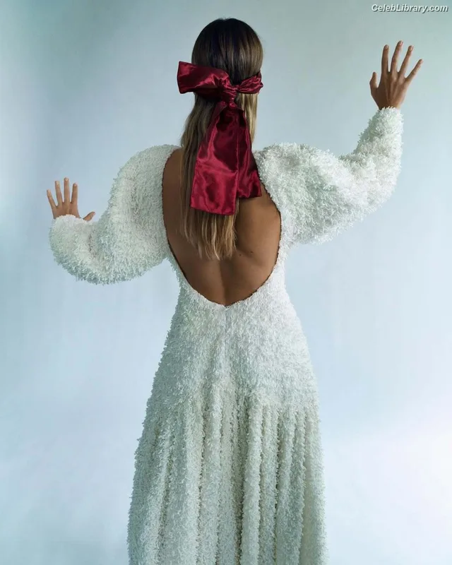 Margot Robbie photo 9 of 2576