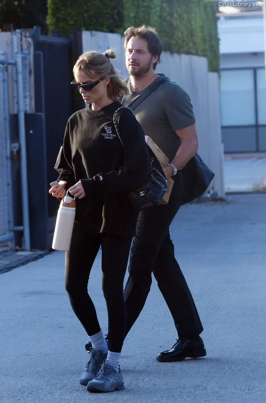 Margot Robbie photo 24 of 2576
