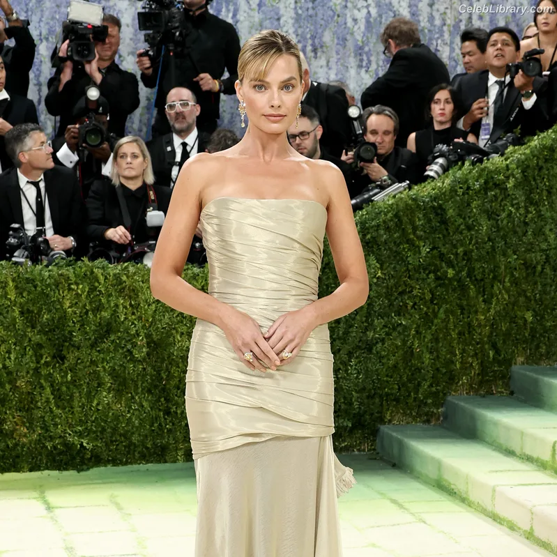 Margot Robbie photo 6 of 2576