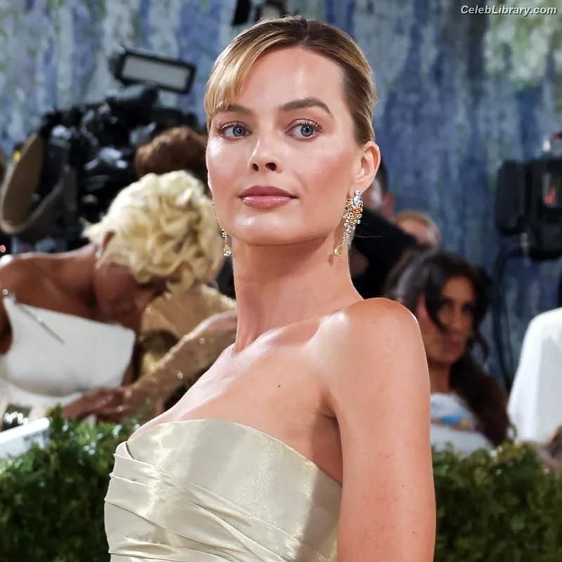 Margot Robbie photo 10 of 2576