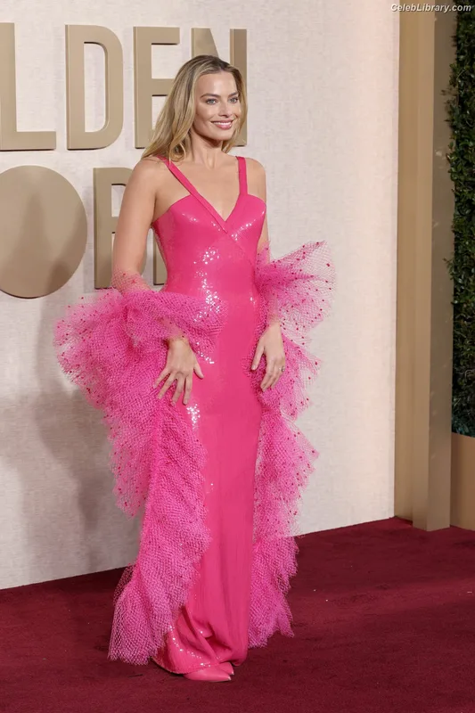 Margot Robbie photo 2 of 2576