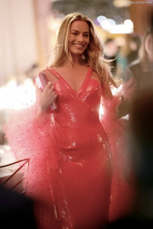 Margot Robbie photo 10 of 2576