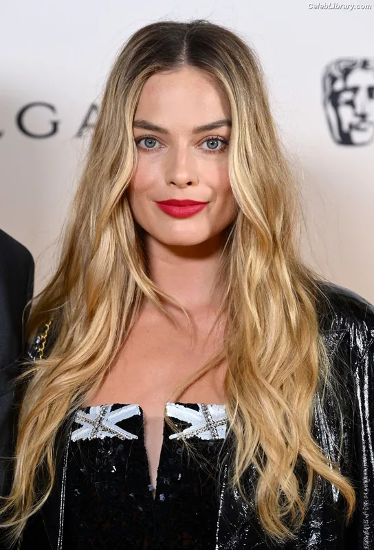 Margot Robbie photo 14 of 2576