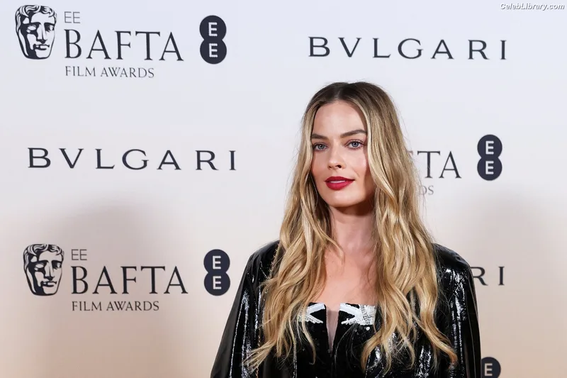 Margot Robbie photo 17 of 2576