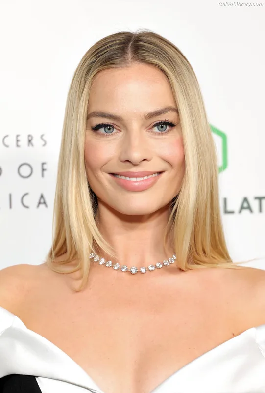 Margot Robbie photo 3 of 2576