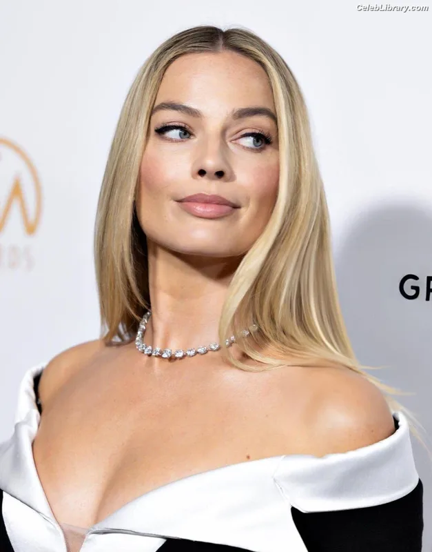 Margot Robbie photo 5 of 2576