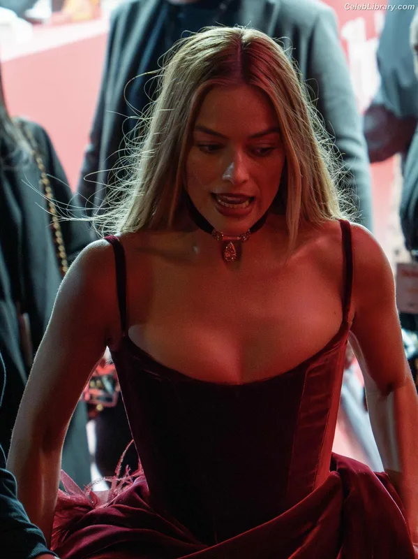 Margot Robbie photo 7 of 2576
