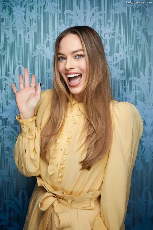 Margot Robbie photo 17 of 2576