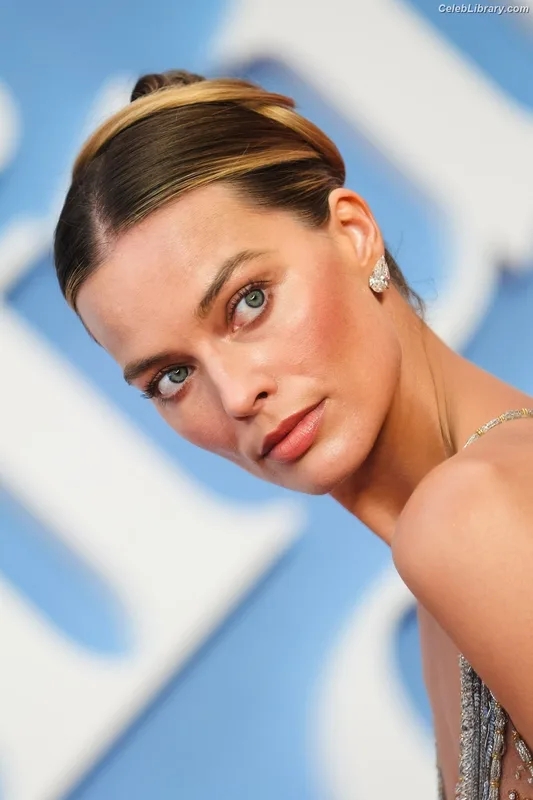 Margot Robbie photo 21 of 2576