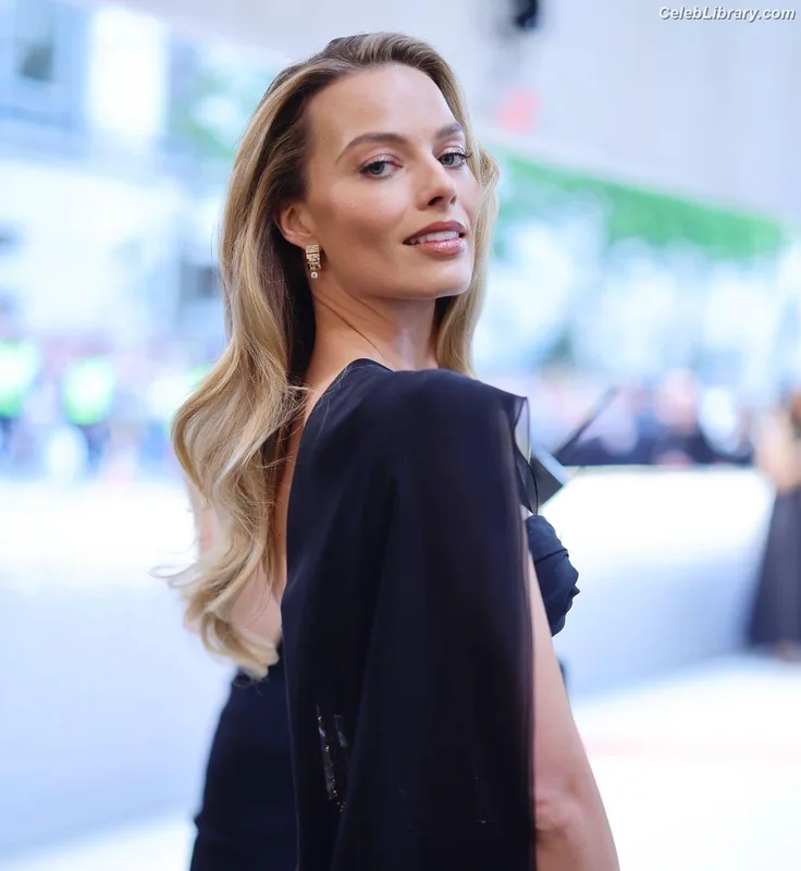 Margot Robbie photo 18 of 2576