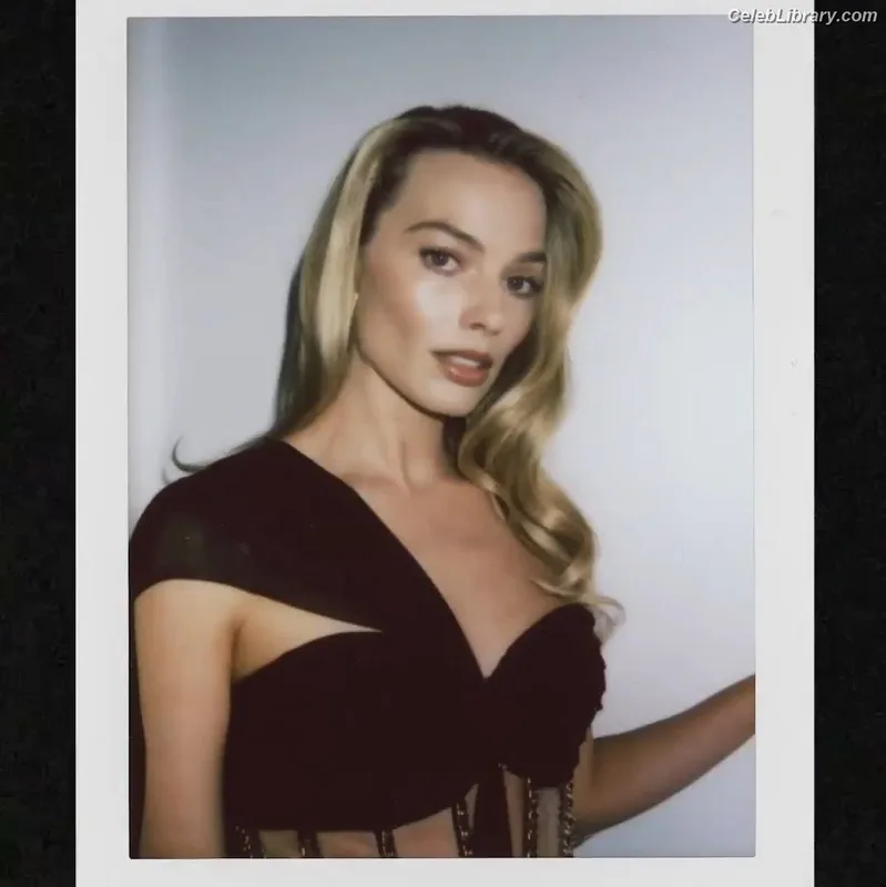 Margot Robbie photo 5 of 2576