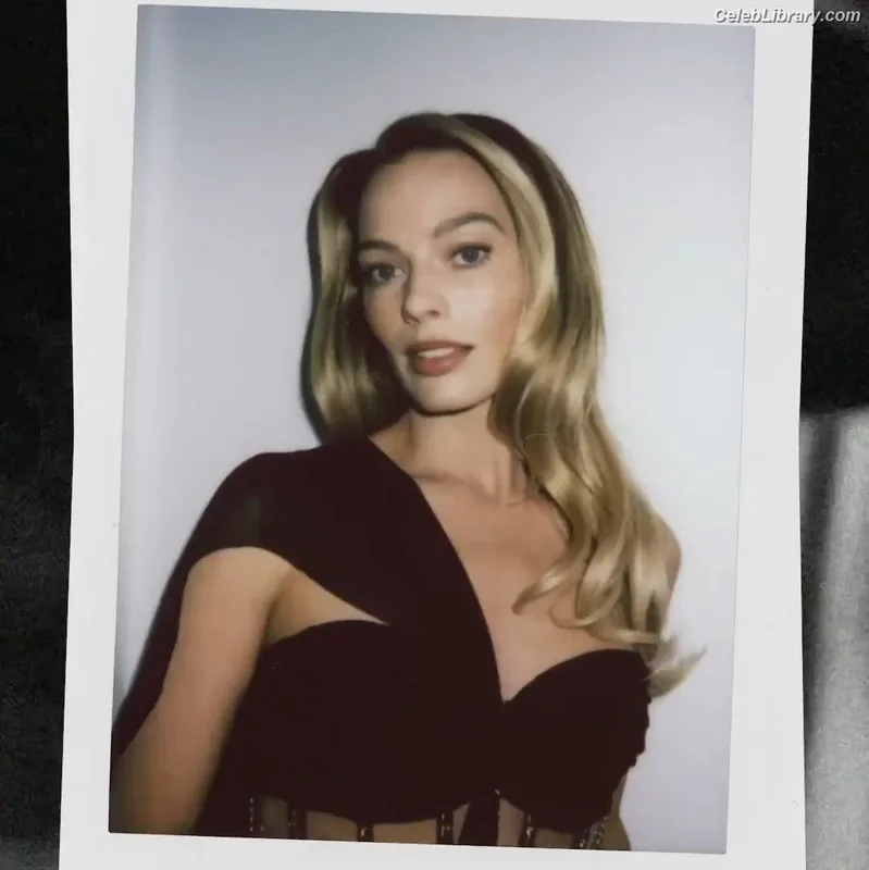Margot Robbie photo 8 of 2576