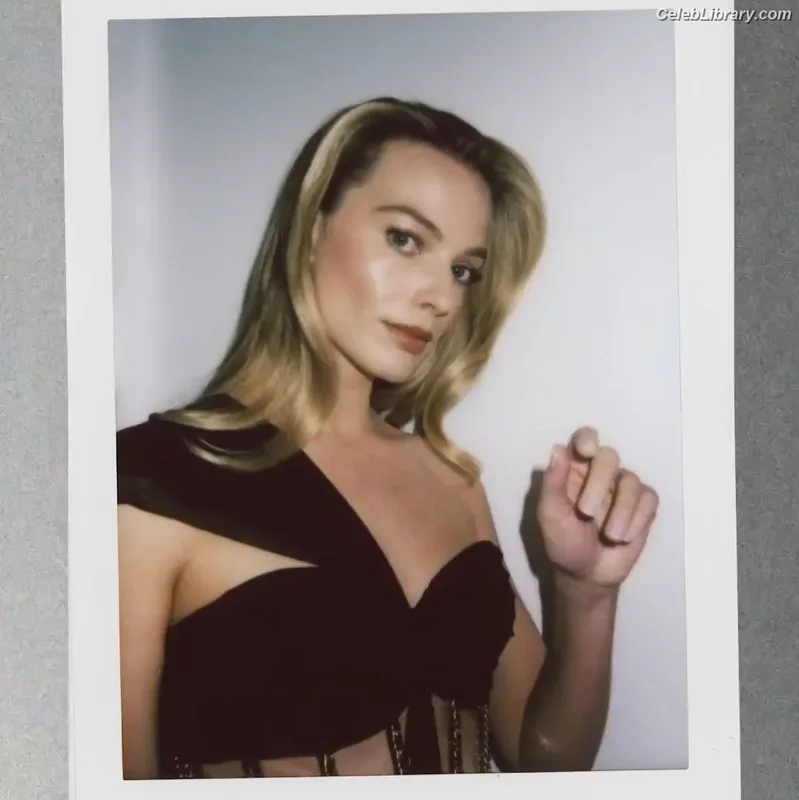 Margot Robbie photo 16 of 2576