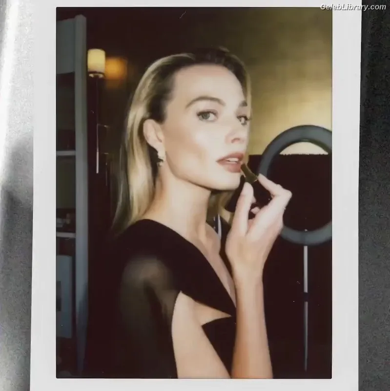 Margot Robbie photo 17 of 2576