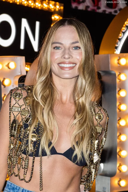 Margot Robbie photo 22 of 2576