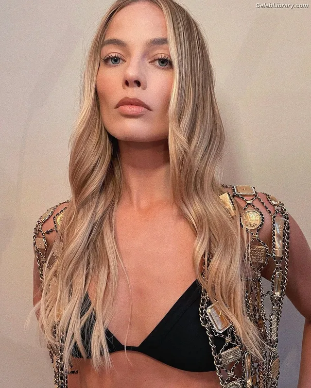 Margot Robbie photo 23 of 2576