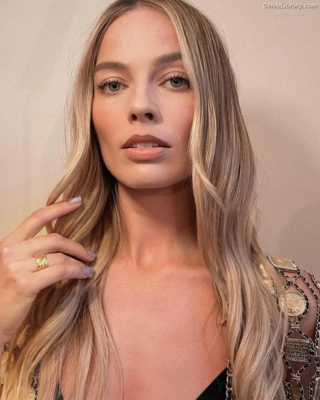 Margot Robbie photo 24 of 2576