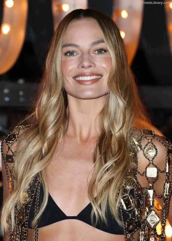 Margot Robbie photo 6 of 2576