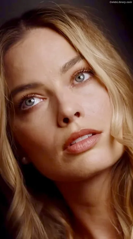 Margot Robbie photo 19 of 2576