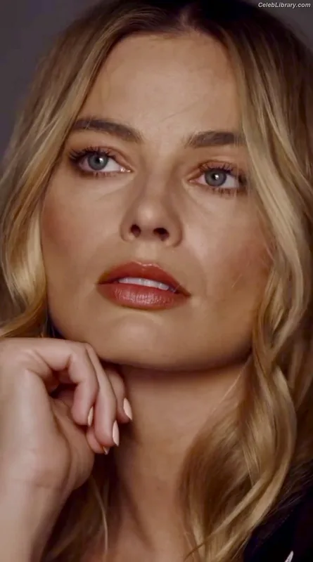 Margot Robbie photo 22 of 2576