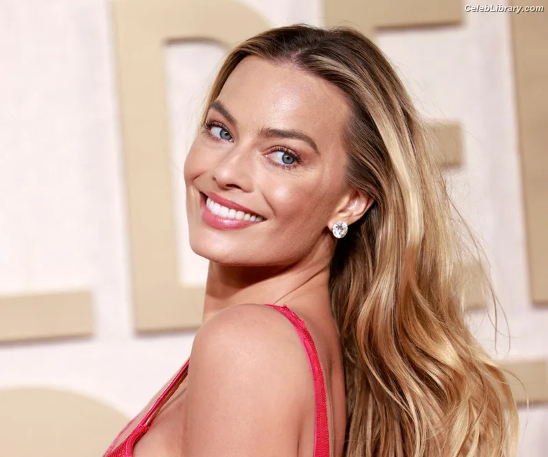 Margot Robbie photo 8 of 2576