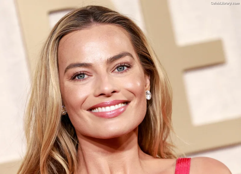 Margot Robbie photo 9 of 2576
