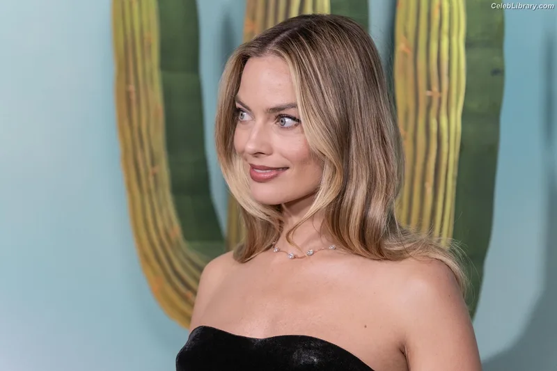Margot Robbie photo 12 of 2576