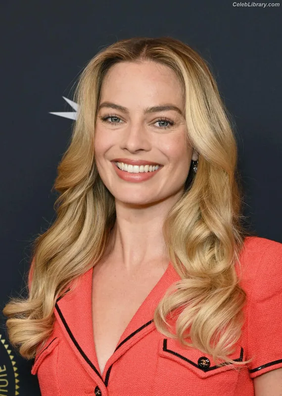 Margot Robbie photo 18 of 2576