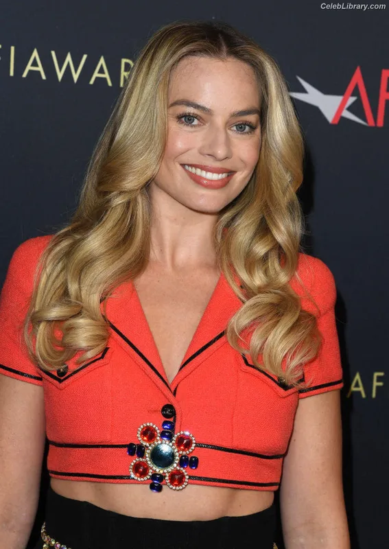 Margot Robbie photo 21 of 2576