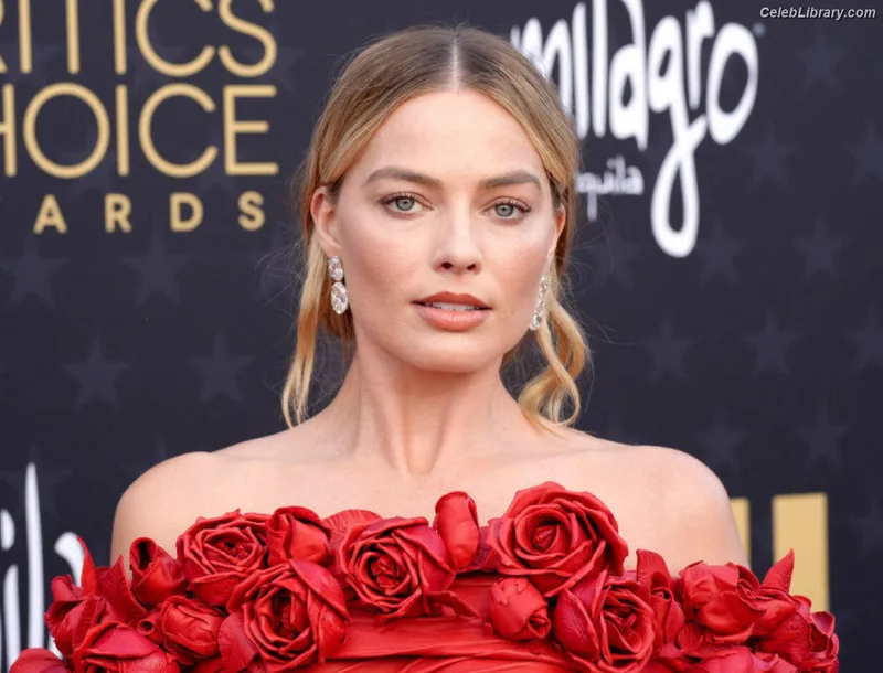 Margot Robbie photo 7 of 2576