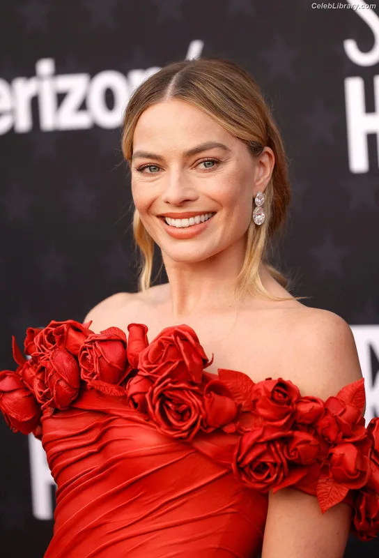 Margot Robbie photo 11 of 2576