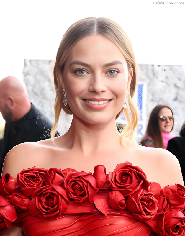 Margot Robbie photo 18 of 2576