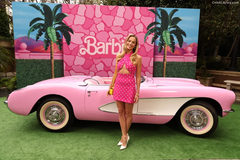 Margot Robbie photo 23 of 2576