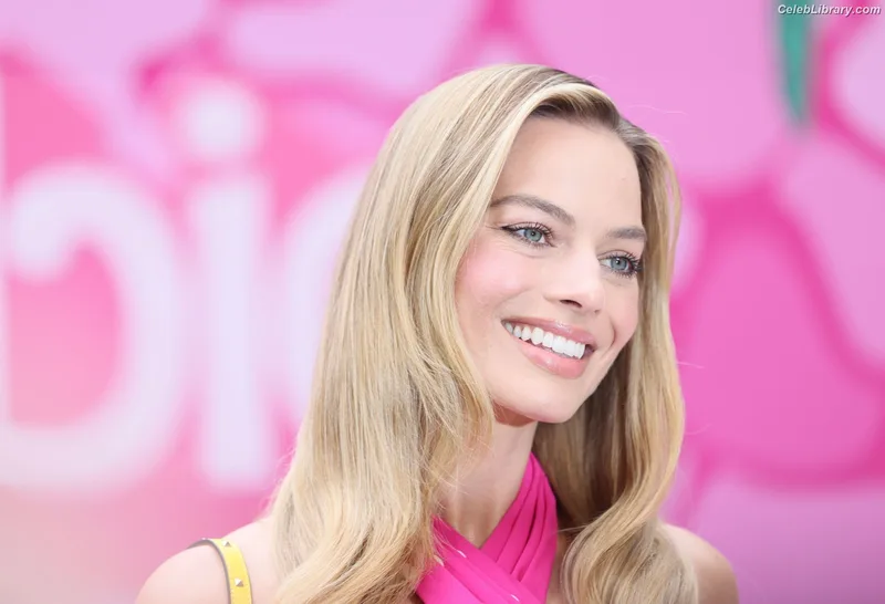 Margot Robbie photo 6 of 2576