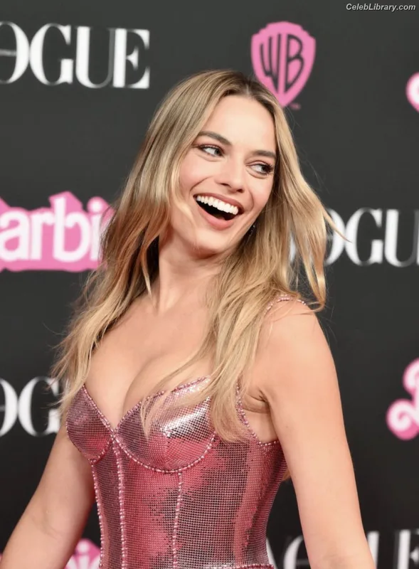 Margot Robbie photo 7 of 2576
