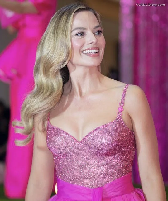 Margot Robbie photo 11 of 2576