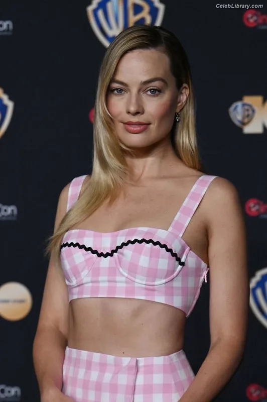 Margot Robbie photo 24 of 2576