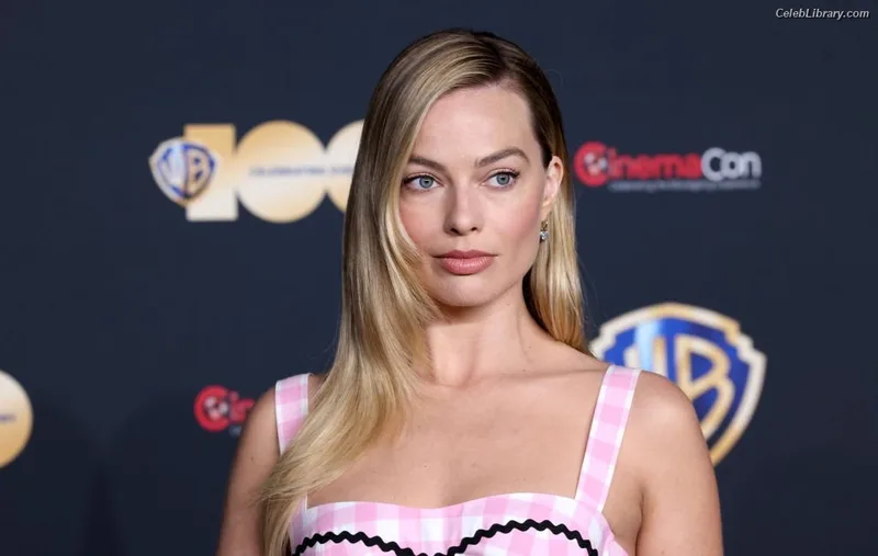 Margot Robbie photo 10 of 2576