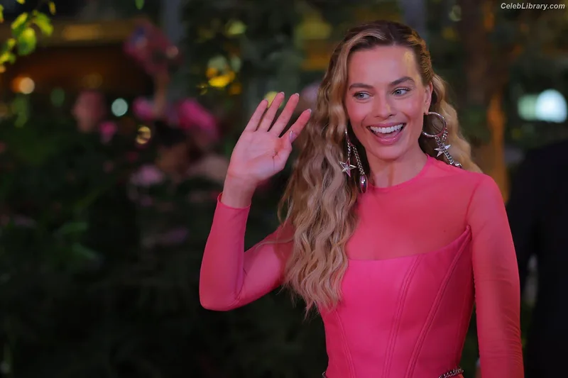 Margot Robbie photo 11 of 2576