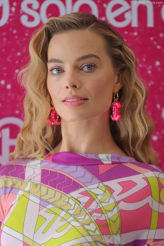 Margot Robbie photo 19 of 2576