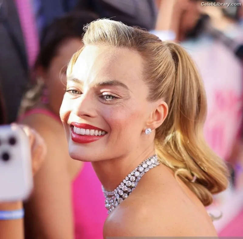 Margot Robbie photo 23 of 2576