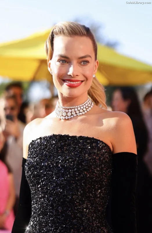 Margot Robbie photo 3 of 2576