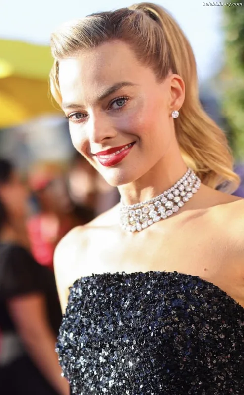 Margot Robbie photo 4 of 2576