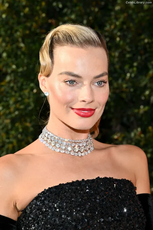 Margot Robbie photo 10 of 2576