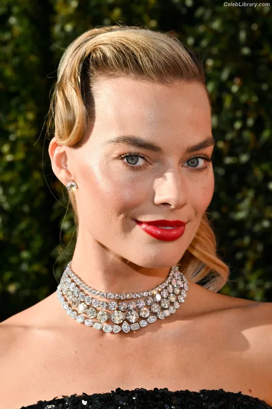Margot Robbie photo 11 of 2576