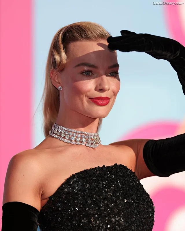 Margot Robbie photo 19 of 2576
