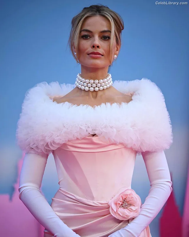 Margot Robbie photo 5 of 2576