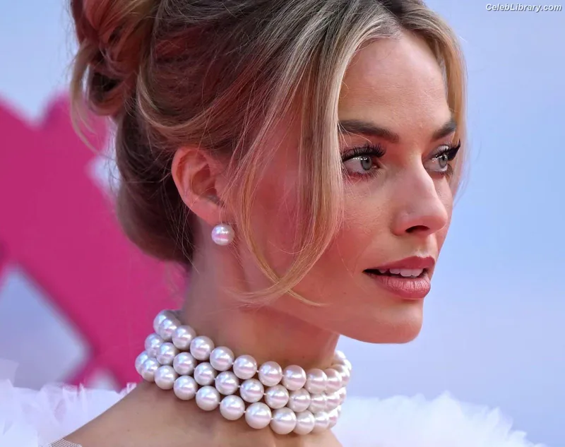 Margot Robbie photo 13 of 2576